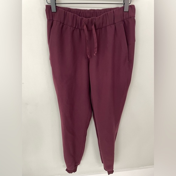 Lululemon On the Fly Jogger Woven Size 4 Womens Pants Burgundy Cassis Travel 21 - Picture 2 of 10